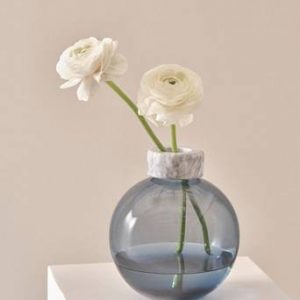 HILLEVI glasvas – höjd 19 cm Blågrå/marmor