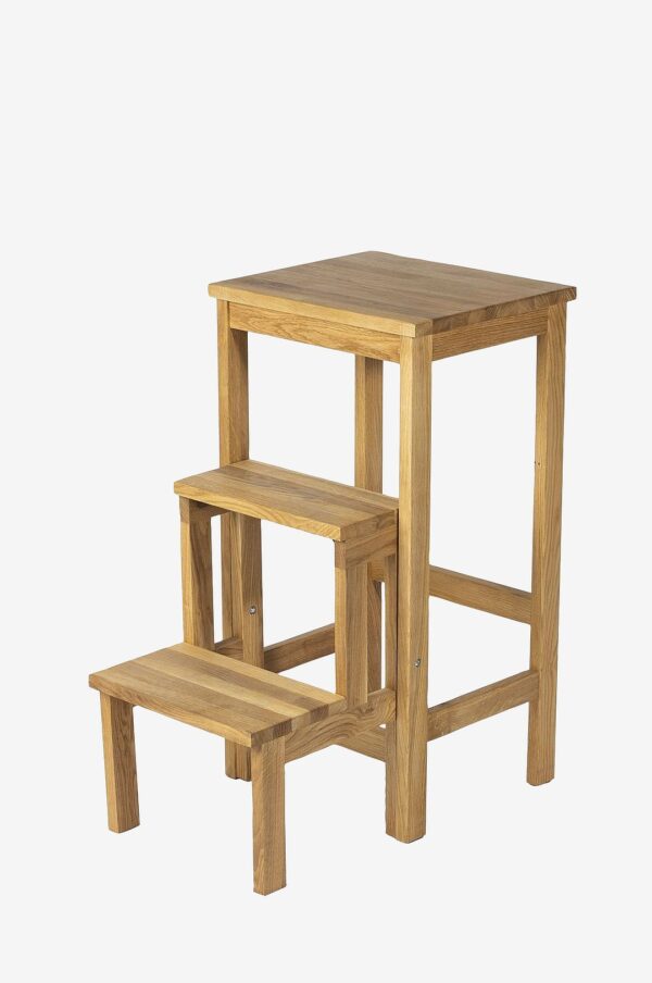 Wood Furniture – Stegpall i ek, Step – Brun – Pallar – Från Homeroom