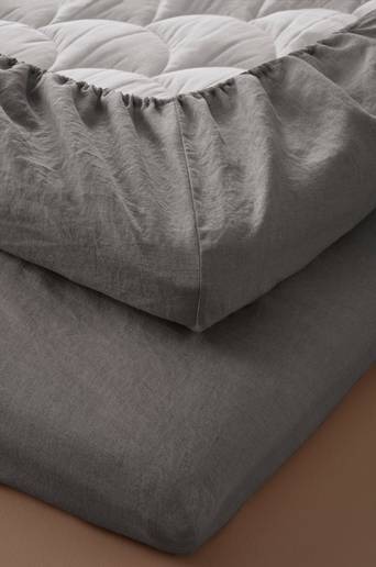AMANDA dra-på-lakan Grå