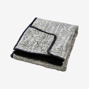 Affari of Sweden – Filt Helios – Vit – Filtar & plädar – Från Homeroom