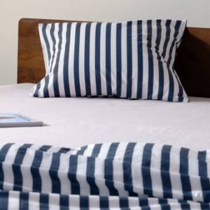 BOEL örngott 60×50 cm – ekologisk Marinblå/vit