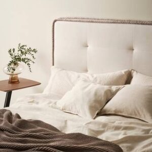 CLIFTON sänggavel 180 cm Naturvit/greige piping