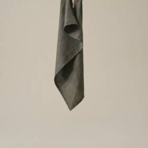 ELI kökshandduk i linne Mörk khakigrön