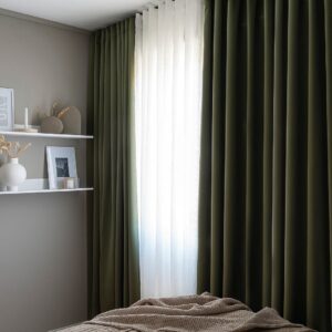 Hasta – Gardin Stilla 268×280 cm – Grön – Hanklängder – Från Homeroom