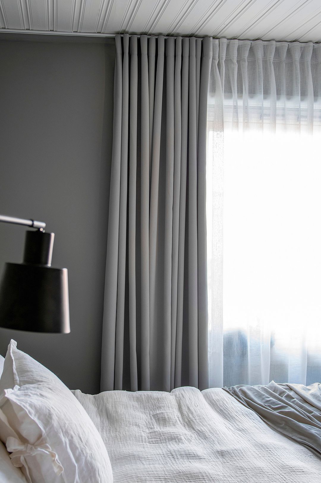 Hasta – Gardin Svala (recycle) 132×250 cm – Grå – Hanklängder – Från Homeroom