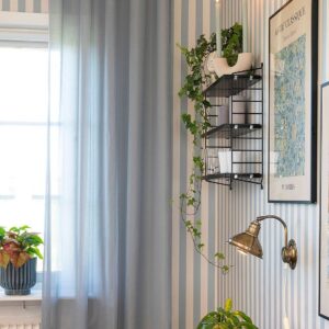 Hasta – Gardin Vilja 132×250 cm – Blå – Hanklängder – Från Homeroom