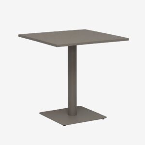 Hillerstorp – Bord Näsby 70 x 70 cm – Beige – Matbord utomhus – Från Homeroom