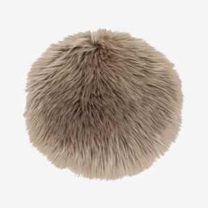 House Nordic – Rund sittdyna av lammskinn i syntetmaterial. I vitt Ø 35 cm – Beige – Sittkuddar & stolsdynor – Från Homeroom