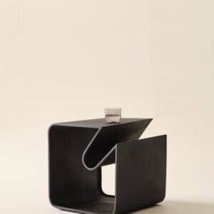 KUROW sidobord 40×40 cm Svart