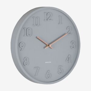 Karlsson – Väggklocka Calma – Grå – Väggklockor & bordsur – Från Homeroom
