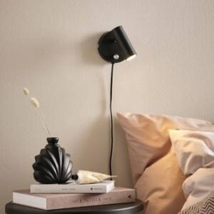 LEE vägglampa – enkel Svart