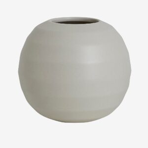 Markslöjd – Omfamna keramikvas 14×16 cm – Vit – Krukor & vaser – Från Homeroom