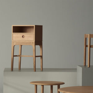 Mavis Höllviken Litet Sängbord Höga Ben 42x30x72 Ljusgrå