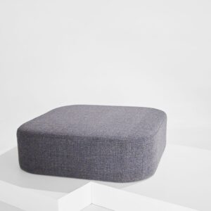 Pastill – Ava stor puff i boucle 100×100 cm – Grå – Fotpallar & puffar – Från Homeroom