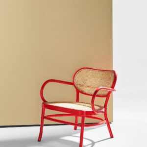 Pastill – Betty loungestol i böjträ – Röd – Fåtöljer – Från Homeroom