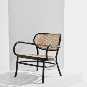 Pastill – Betty loungestol i böjträ – Svart – Fåtöljer – Från Homeroom