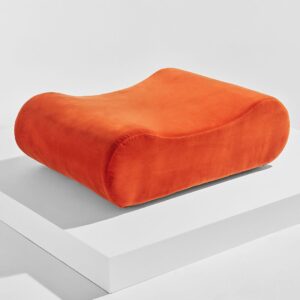 Pastill – Faye puff i sammet – Orange – Fotpallar & puffar – Från Homeroom