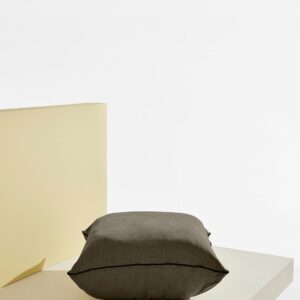 Pastill – Gia puff i linne – Grå – Fotpallar & puffar – Från Homeroom