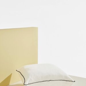 Pastill – Gia puff i linne – Vit – Fotpallar & puffar – Från Homeroom