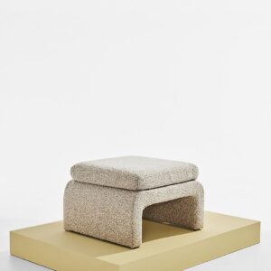 Pastill – Mika sittpuff bouclé – Beige – Fotpallar & puffar – Från Homeroom