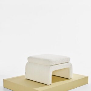 Pastill – Mika sittpuff bouclé – Vit – Fotpallar & puffar – Från Homeroom