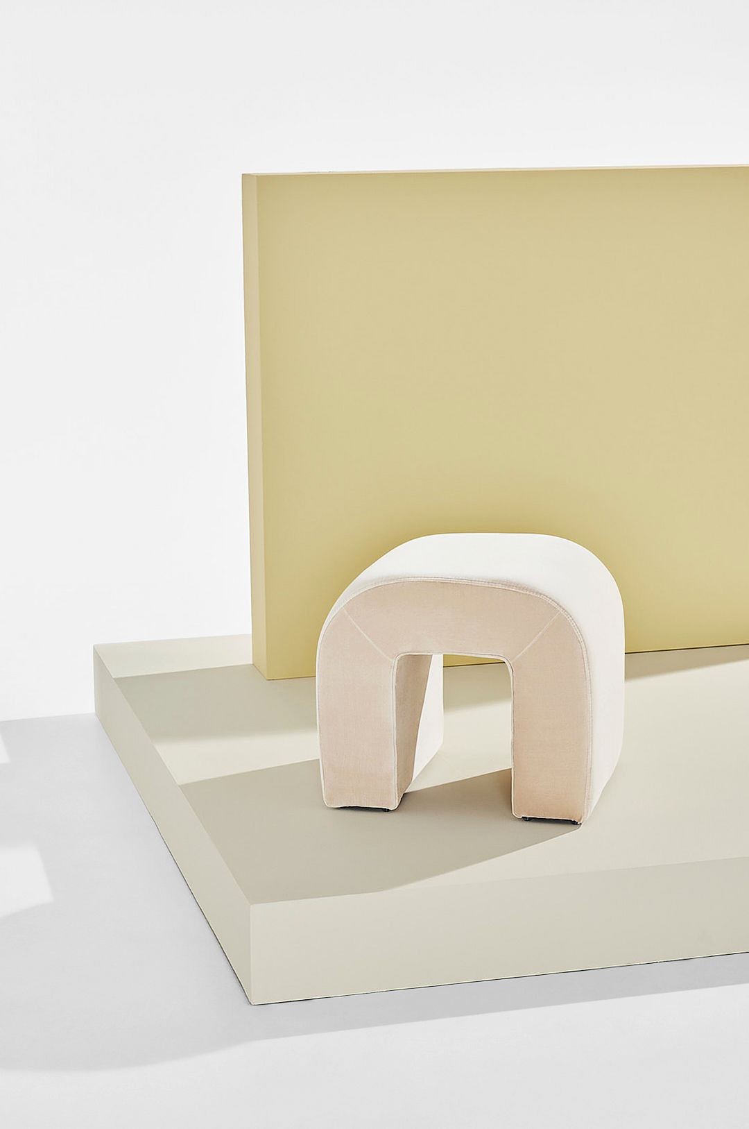 Pastill – Odette puff – Beige – Fotpallar & puffar – Från Homeroom