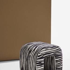 Pastill – Odette puff – Svart – Fotpallar & puffar – Från Homeroom