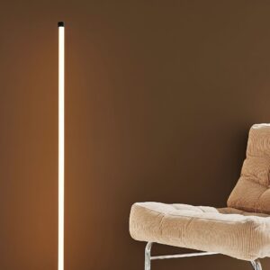 Pastill – Tarmy LED golvlampa 120 cm – Svart – Golvlampor – Från Homeroom