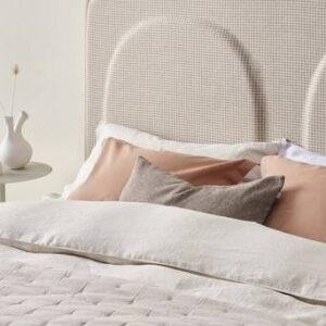 SANDHOLMEN sänggavel 180 cm Vitsåpad/vitbeige