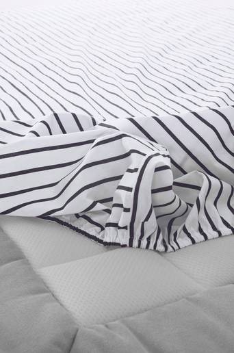 SIMA dra-på-lakan ekologisk Vit/gråsvart