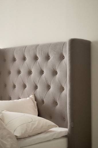 SKENE LYX sänggavel 120 cm Greige