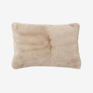 Skinnwille – Kudde Fluffy 40×60 – Beige – Prydnadskuddar & kuddfodral – Från Homeroom