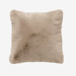 Skinnwille – Kudde Fluffy 45×45 – Beige – Prydnadskuddar & kuddfodral – Från Homeroom