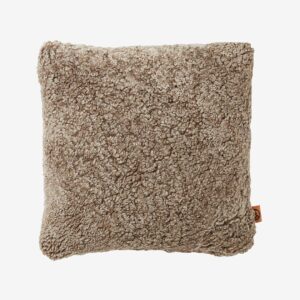 Skinnwille – Kuddfodral fårskinn Curly – Brun – Prydnadskuddar & kuddfodral – Från Homeroom