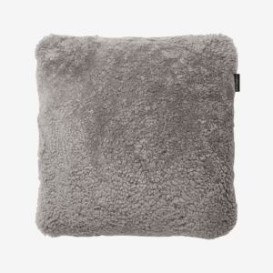 Skinnwille – Kuddfodral fårskinn Curly – Grå – Prydnadskuddar & kuddfodral – Från Homeroom