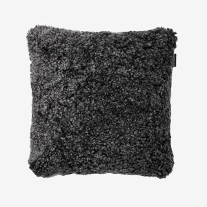 Skinnwille – Kuddfodral fårskinn Curly – Grå – Prydnadskuddar & kuddfodral – Från Homeroom