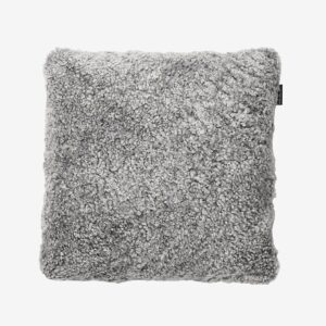 Skinnwille – Kuddfodral fårskinn Curly – Grå – Prydnadskuddar & kuddfodral – Från Homeroom