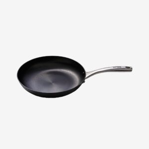 Skottsberg – Stekpanna i gjutjärn 28 cm – Svart – Stekpannor & grillpannor – Från Homeroom