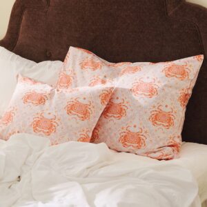 Staycation – Hotellörngott Careful Crab i bomullspercale – Orange – Örngott – Från Homeroom