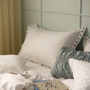 Staycation – Hotellörngott Careful Lucky Clover Hotel i bomullspercale – Vit – Örngott – Från Homeroom