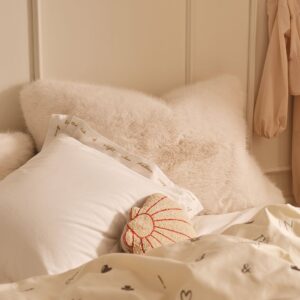 Staycation – Kuddfodral Iconic 60×80 cm – Vit – Prydnadskuddar & kuddfodral – Från Homeroom