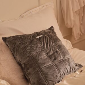 Staycation – Kuddfodral Pleasent – Grå – Prydnadskuddar & kuddfodral – Från Homeroom