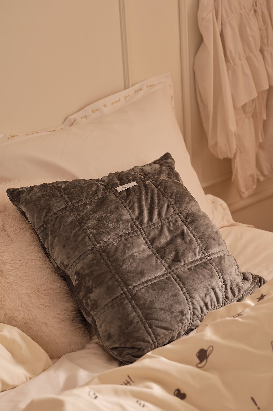 Staycation – Kuddfodral Pleasent – Grå – Prydnadskuddar & kuddfodral – Från Homeroom