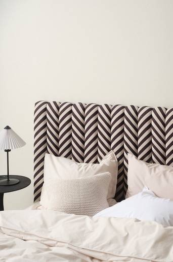 VASSHOLMEN sänggavel 160 cm Svart/randig