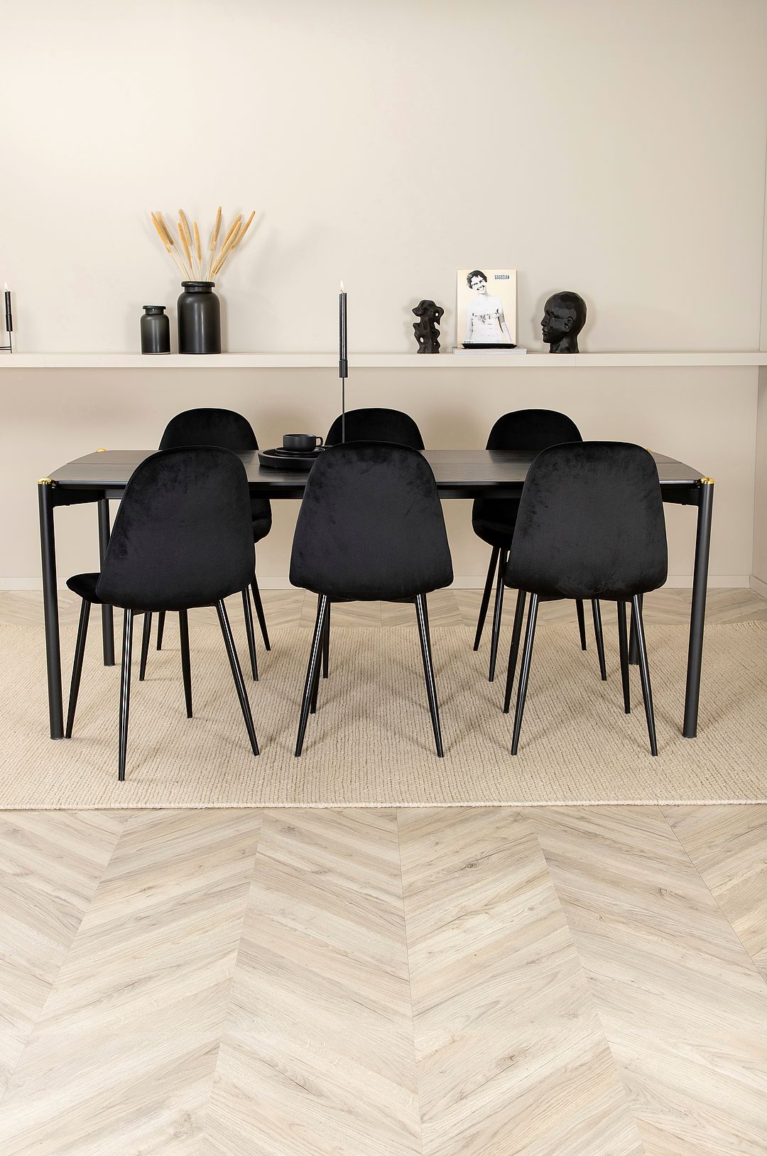 Venture Home – Matgrupp Pelle med 6 st matstolar Polar – Svart – Matgrupp 6 personer – Från Homeroom