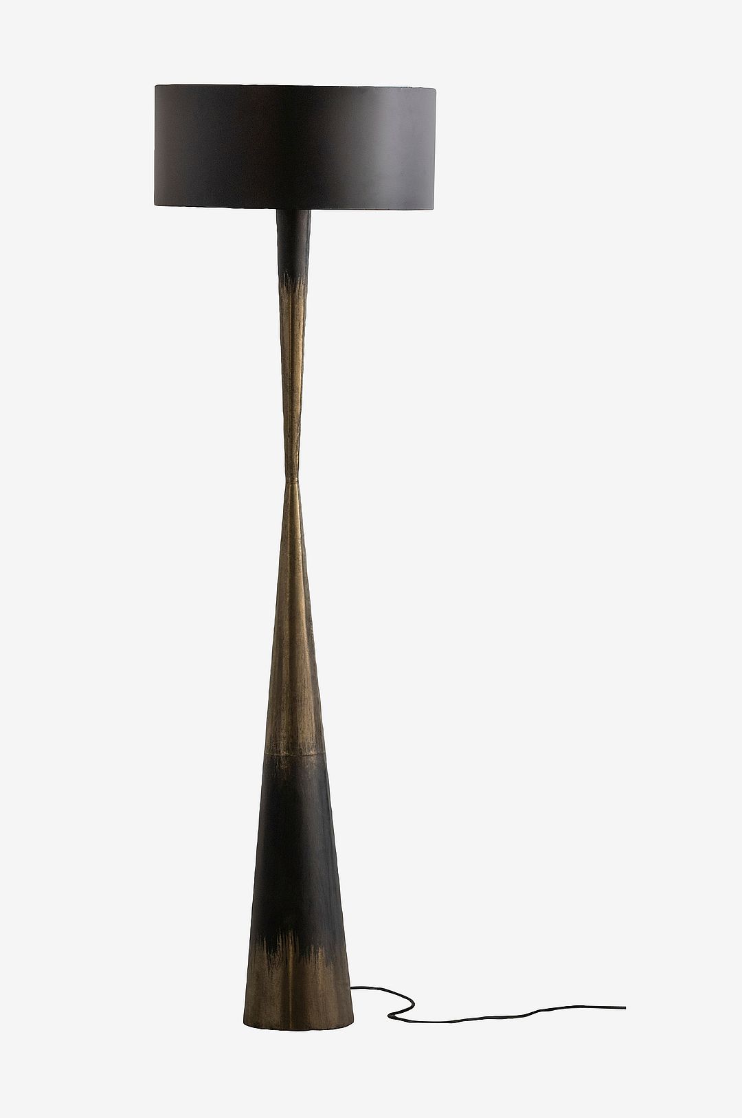 WOOOD – golvlampa Blackout Too – Svart – Golvlampor – Från Homeroom