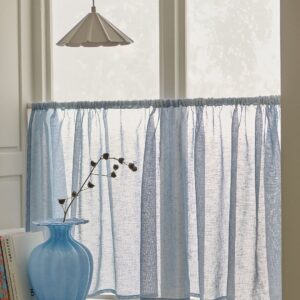 &Home – Cafégardin Mila – Blå – Hissgardiner – Från Homeroom