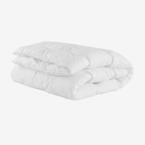 &Home – MAURI medium täcke 150×210 cm – Vit – Täcken – Från Homeroom