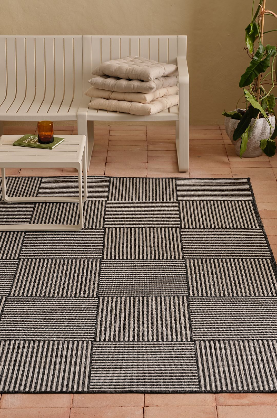 &Home – Utomhusmatta Manarola – Svart – Utemattor – Från Homeroom