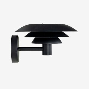 Dyberg Larsen – Vägglampa DL25 utomhus – Svart – Fasadbelysning – Från Homeroom